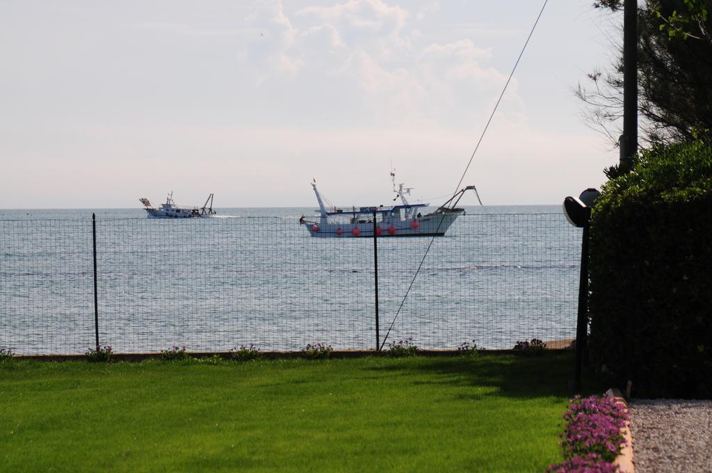 Agriturismo Frontemare 朱利亚诺瓦 外观 照片