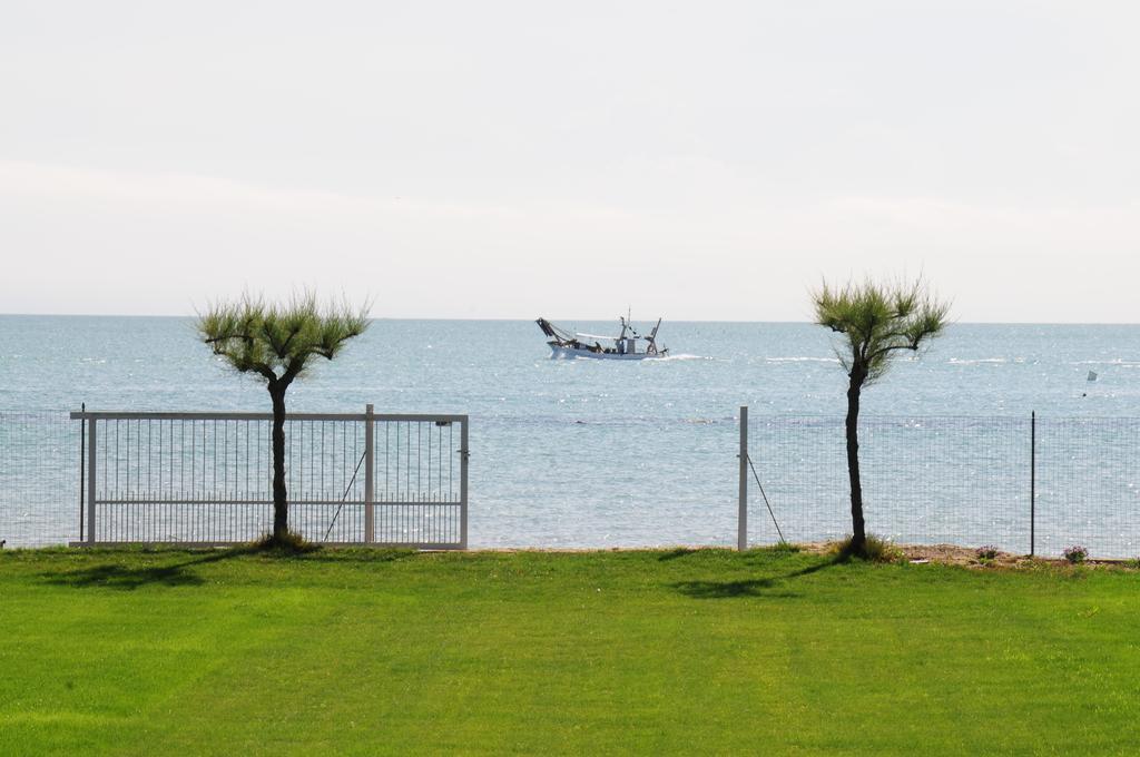 Agriturismo Frontemare 朱利亚诺瓦 外观 照片
