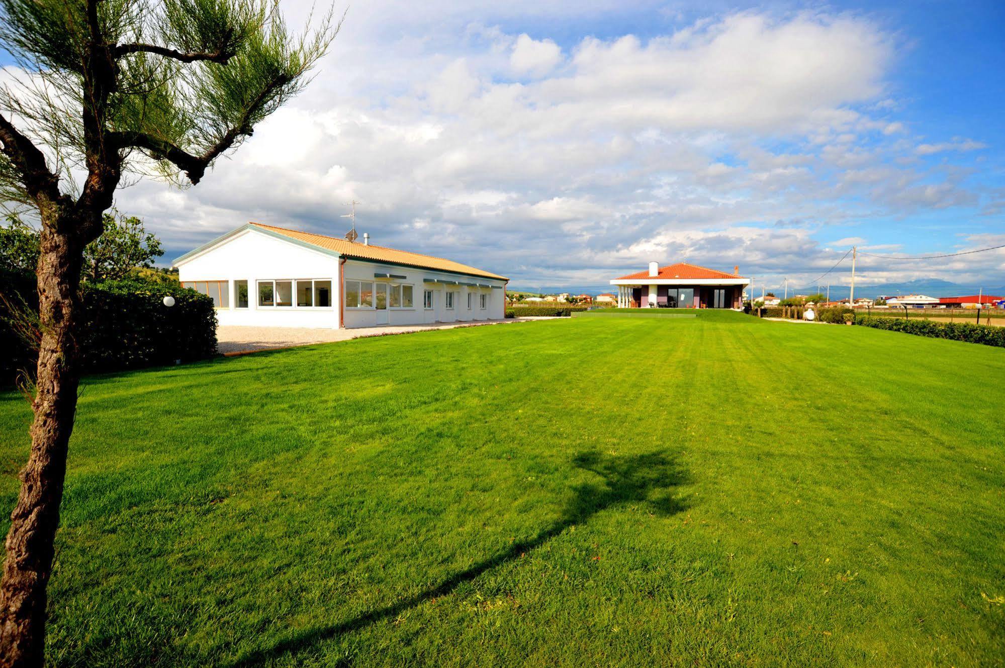 Agriturismo Frontemare 朱利亚诺瓦 外观 照片